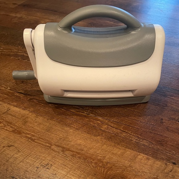 NWOT Sizzix Texture Embossing Machine - Picture 2 of 5